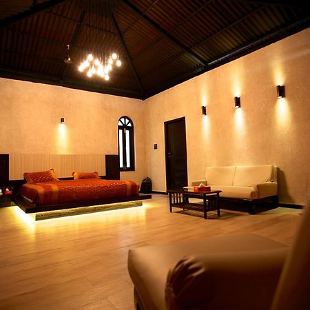 Kino Lakeside Chalet Hotel Lonavla Zewnętrze zdjęcie