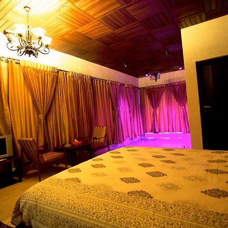 Kino Lakeside Chalet Hotel Lonavla Zewnętrze zdjęcie