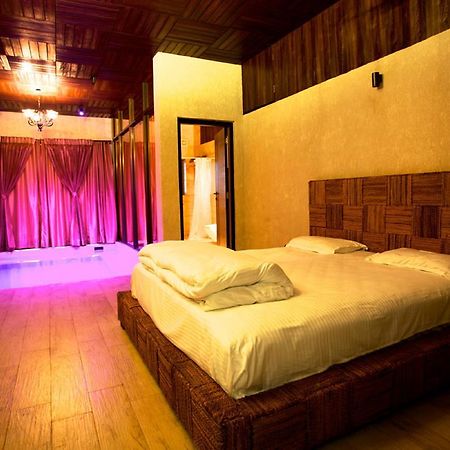 Kino Lakeside Chalet Hotel Lonavla Zewnętrze zdjęcie