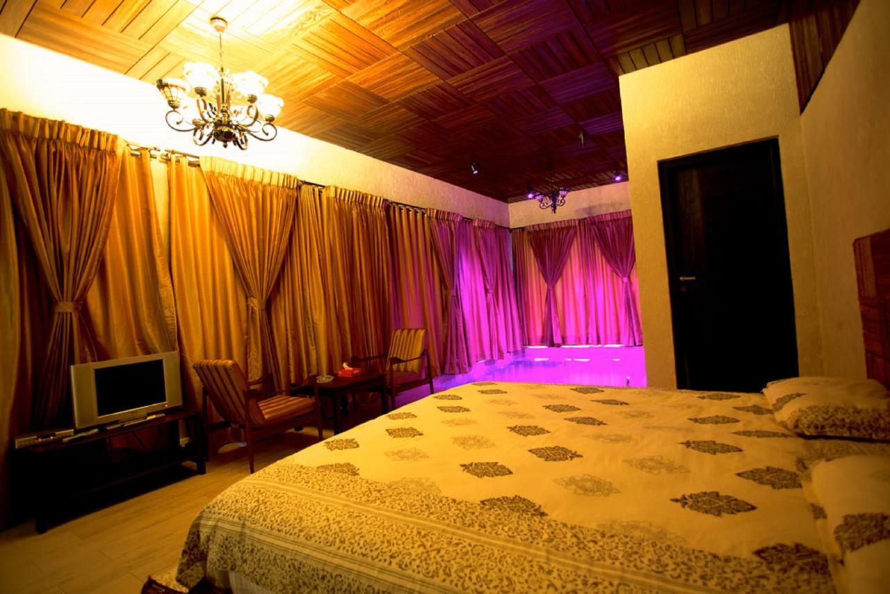 Kino Lakeside Chalet Hotel Lonavla Zewnętrze zdjęcie