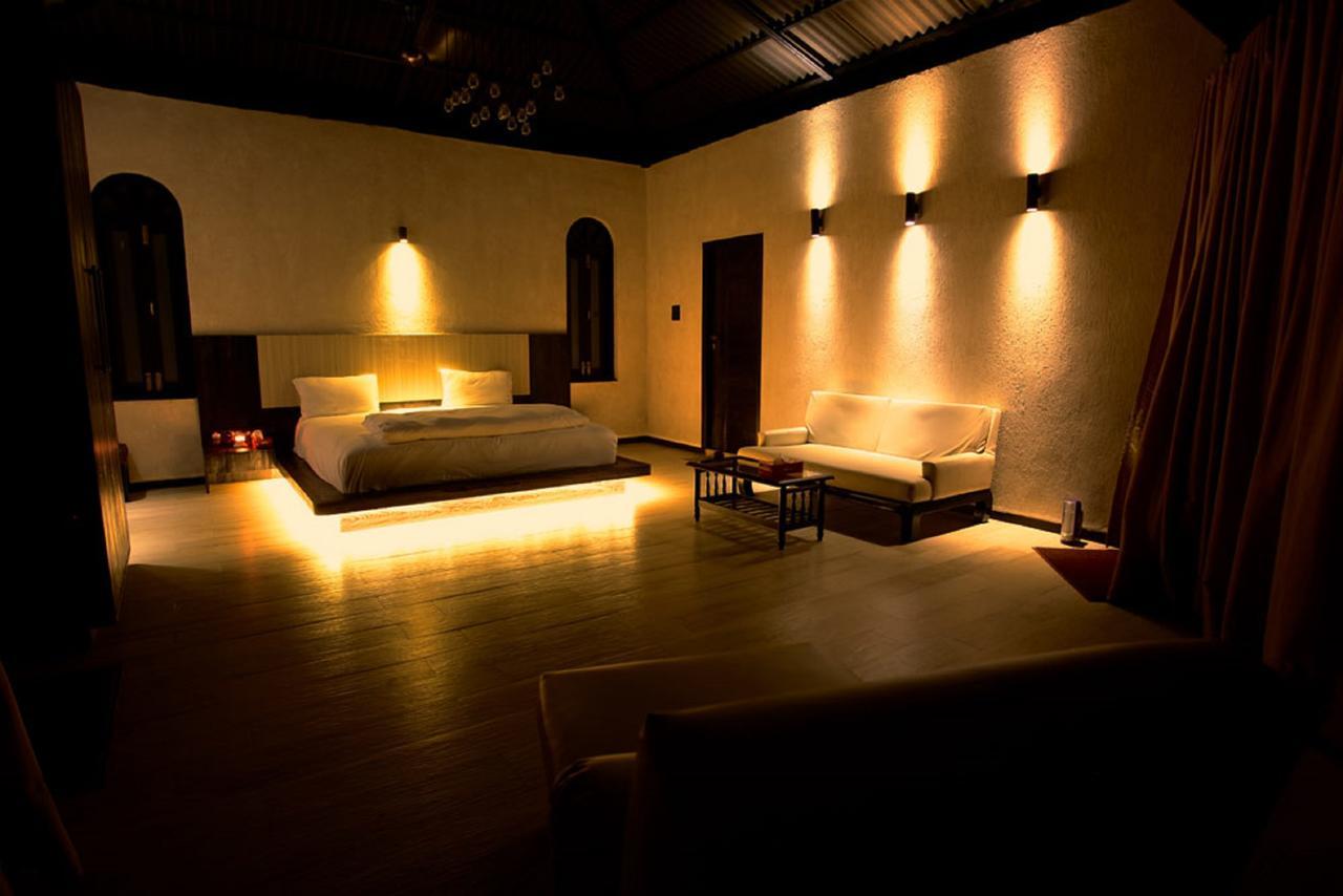 Kino Lakeside Chalet Hotel Lonavla Zewnętrze zdjęcie