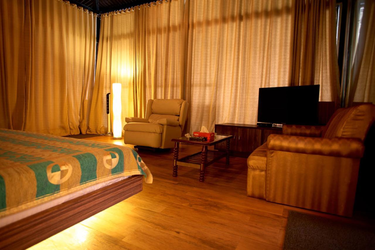 Kino Lakeside Chalet Hotel Lonavla Zewnętrze zdjęcie