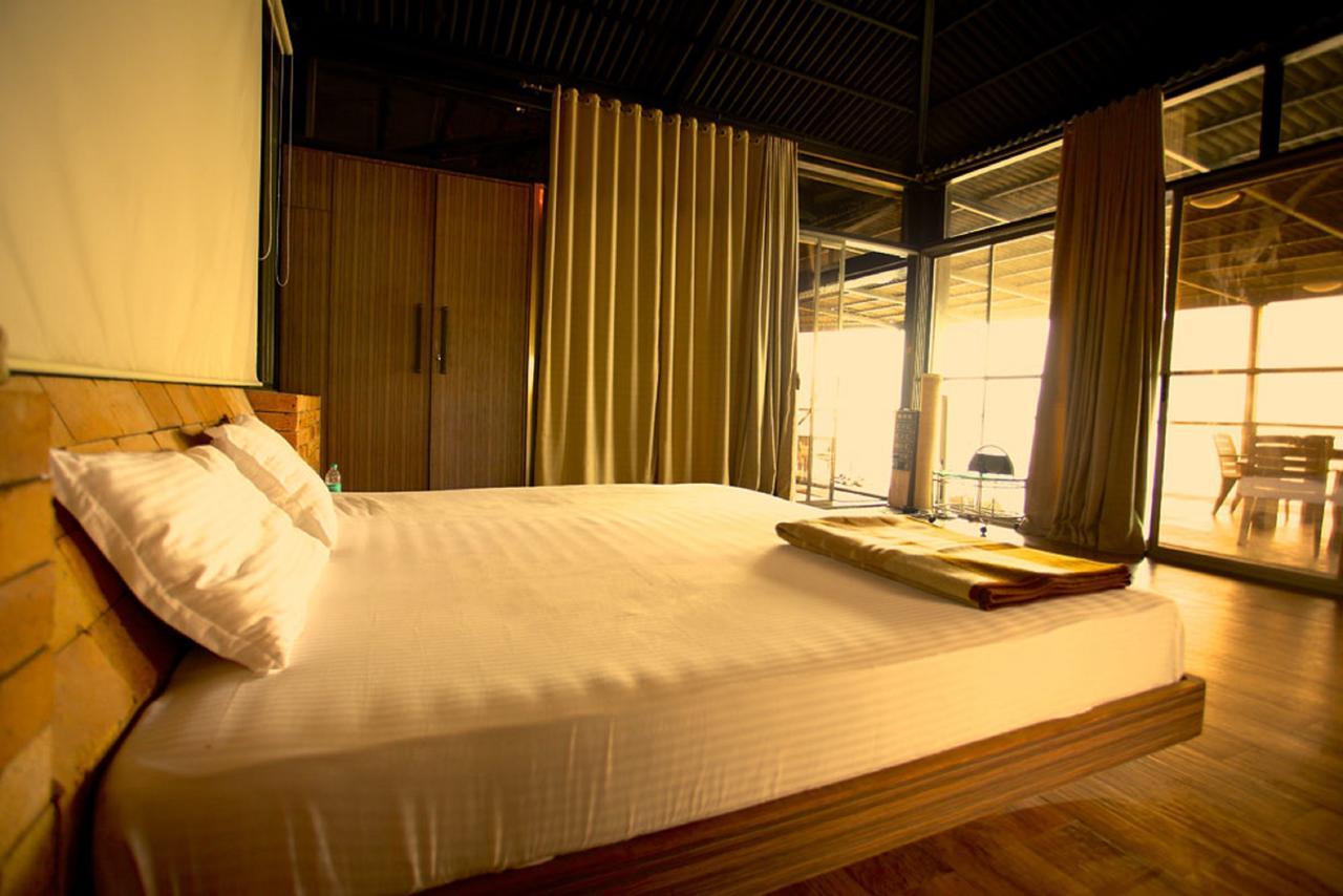 Kino Lakeside Chalet Hotel Lonavla Zewnętrze zdjęcie